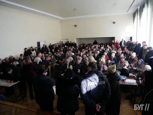 У Смолигові збори щодо переходу храму до ПЦУ вийшли з-під контролю: що відомо (фото, відео)