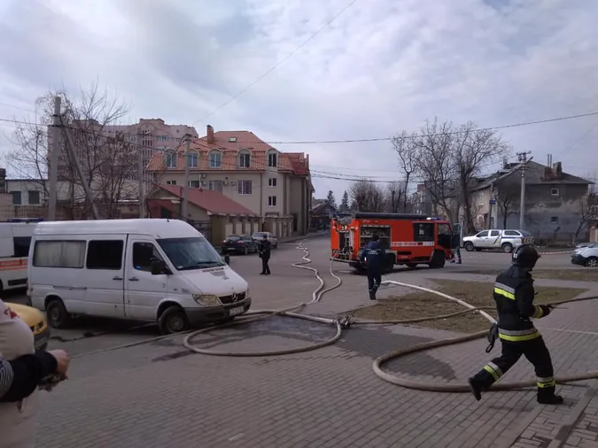 У Луцьку горів дах новобудови (фото)