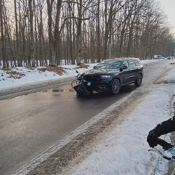 У Гаразджі – серйозна аварія: легковик збив людину на мопеді (фото)