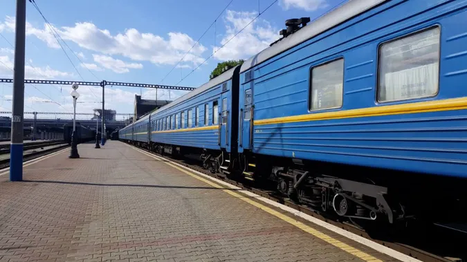 «Укрзалізниця» тимчасово змінює графік руху шести поїздів