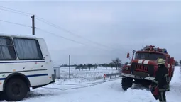 За добу із снігових заметів на Волині звільнили три автобуси й дві вантажівки (фото)