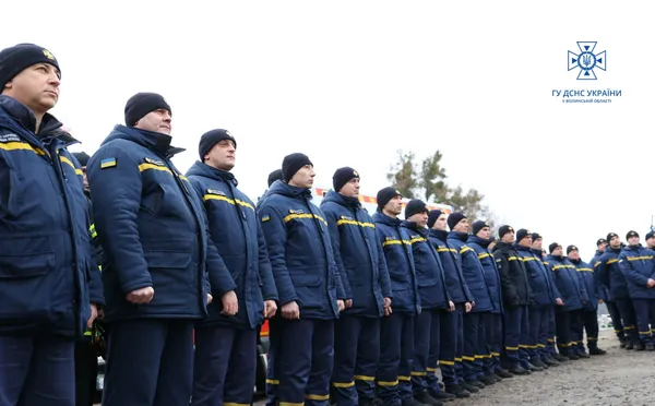 Допомога при ДТП: волинські рятувальники вчилися застосовувати спецобладнання (фото)