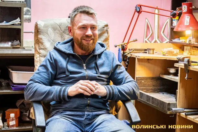 Луцький ювелір створив срібну славнозвісну «Волинянку»