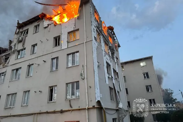 У Харкові через атаку дронів загинуло троє дорослих та півторарічна дівчинка, десятки поранених (фото, відео)