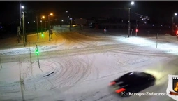 У Луцьку BMW на перехресті проїхало на червоний сигнал світлофора (відео)