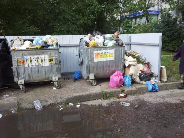 Через будівельне сміття ламаються машини комунальників 