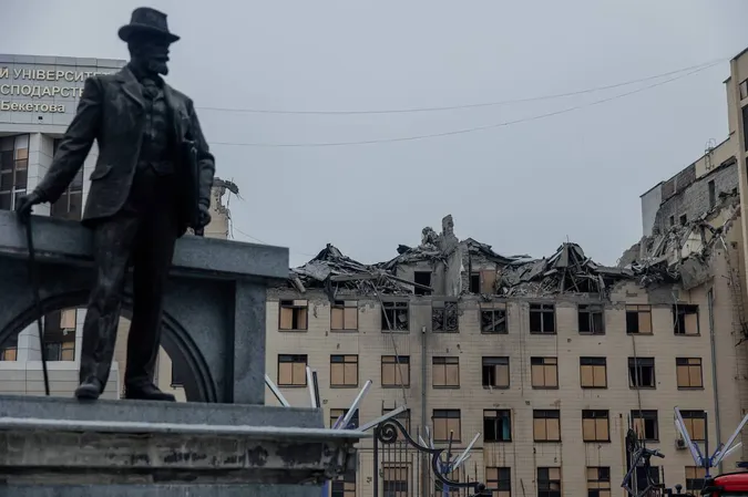 Росія завдала ракетного удару по Харкову: є постраждалі (фото)