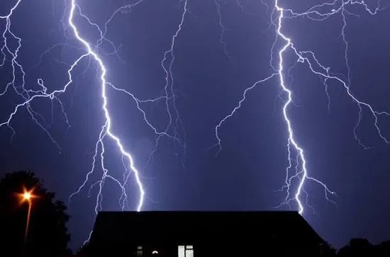 🌩 На Луцьк суне гроза