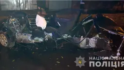 У Чернігові підлітки на дідовому авто влетіли в дерево: четверо загиблих (фото)