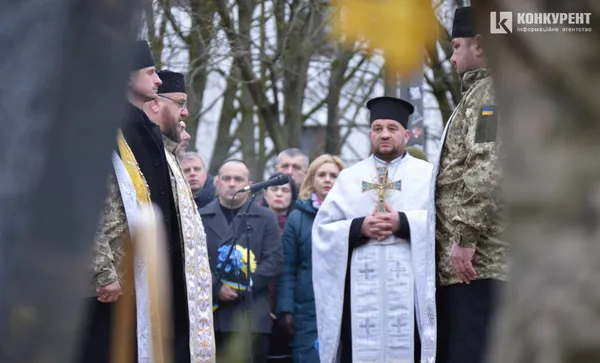Луцьк сумує: місто вшановує пам’ять Героїв (фото, відео)
