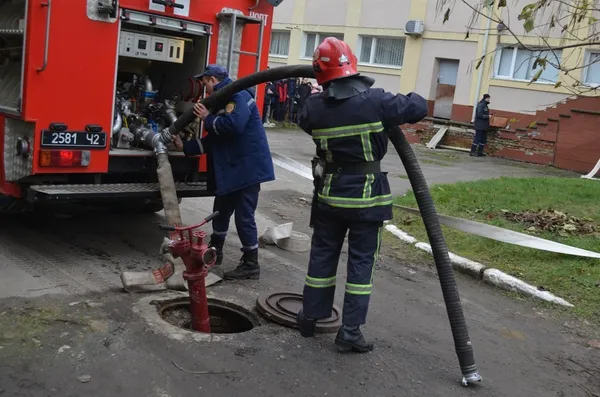 Пожежники евакуювали студентів луцького «політеху» (фото)