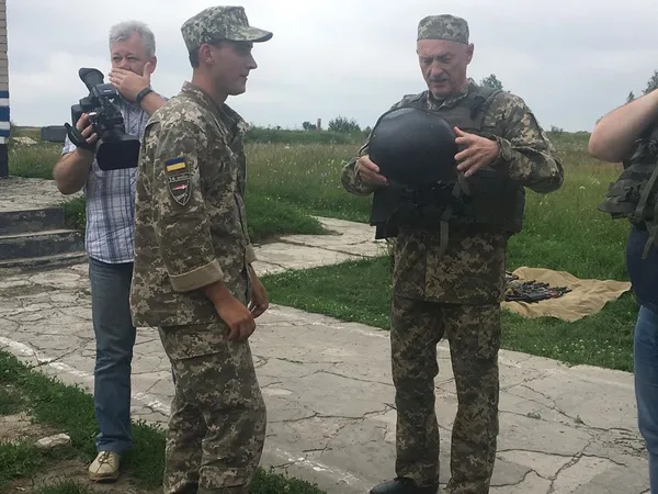 Губернатор Волині стріляє з «калаша» (фото, відео)