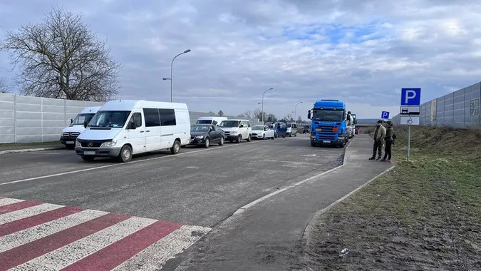 Заблокований «Устилуг»: що кажуть водії та прикордонники (відео)