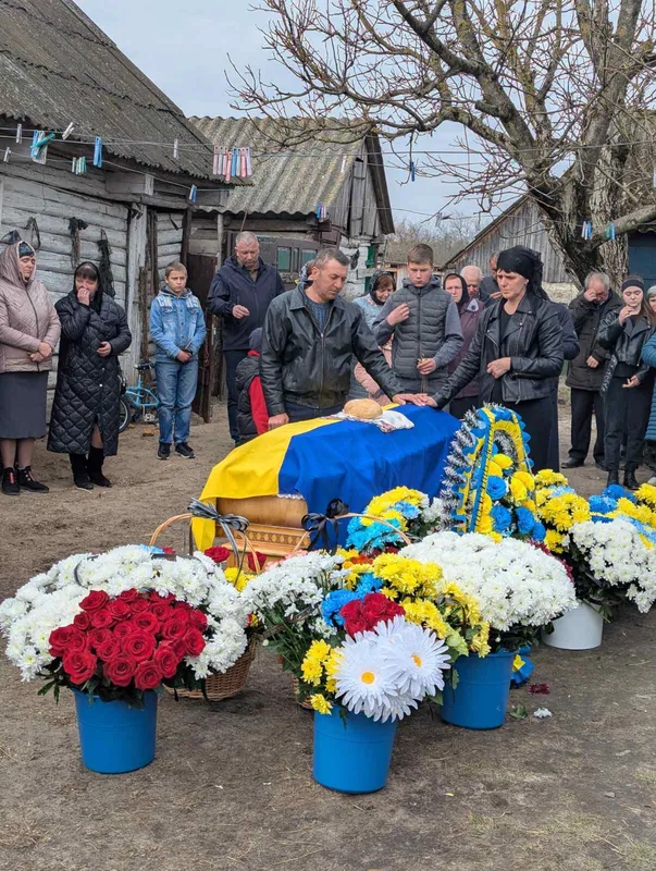 Вважався зниклим майже два роки: на Волині попрощалися з 23-річним Героєм Дмитром Шудрою (фото)