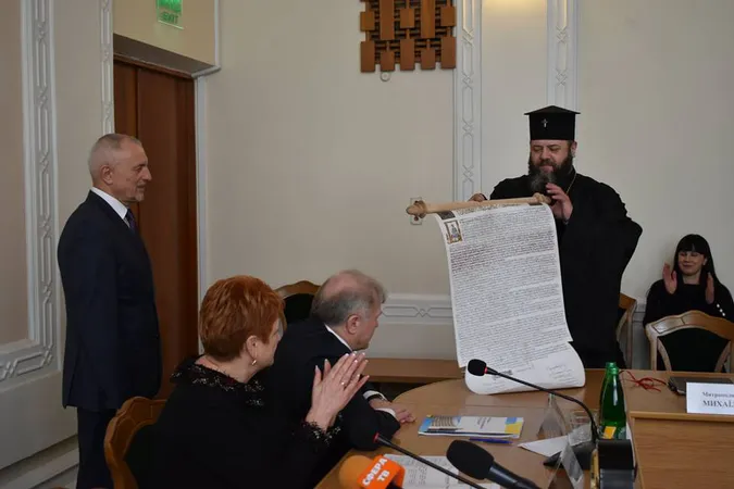 Михаїл вручив Савченку копію Томосу