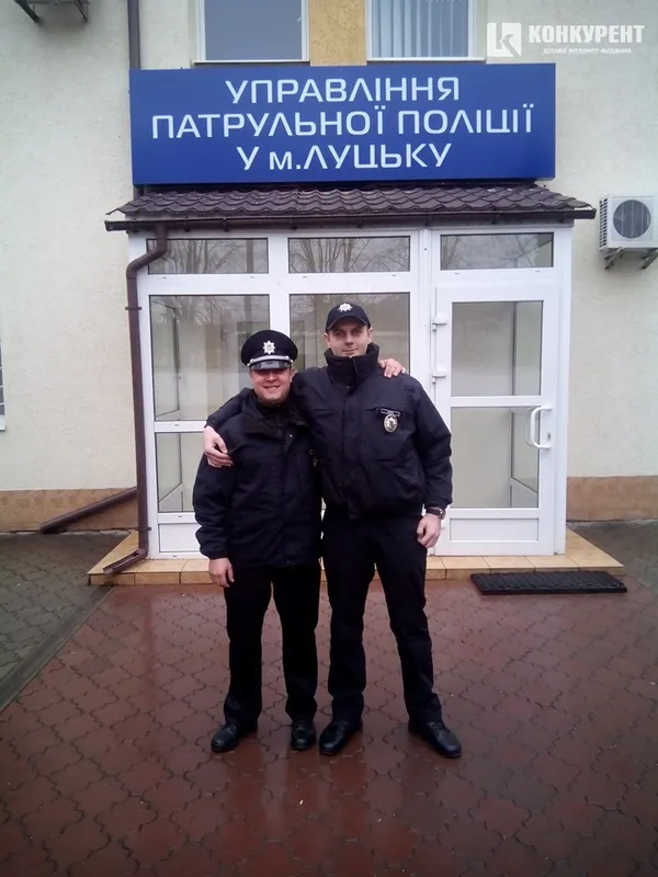 Керівник Луцької патрульної поліції влаштував фотосесію з підопічними
