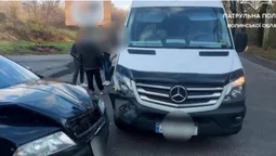 У Луцьку – ДТП на перехресті: бус не пропустив легковик