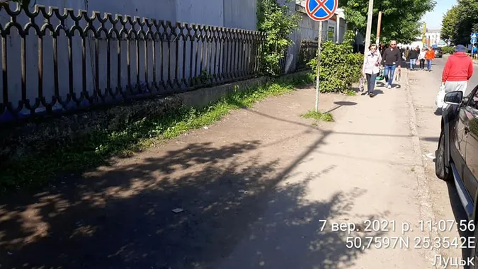 У Луцьку муніципали розігнали стихійних торговців біля автостанції (фото, відео)