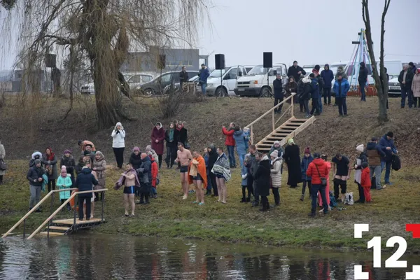 Як занурювалися волиняни в крижану воду (ФОТО, ВІДЕО)