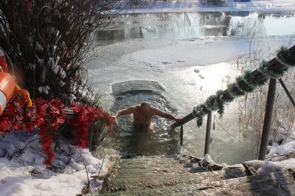 Льодохреща: як освячували воду і лучан (репортаж)