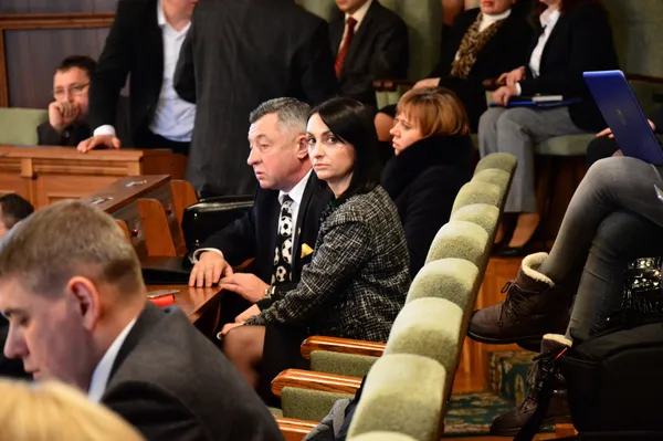 ...а секретар Луцької міської ради Юлія Вусенко певно принесла з собою ауру затяжних сесій