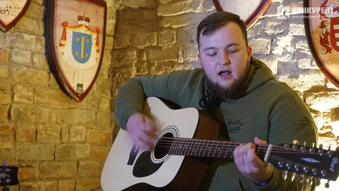 Біль та сила: у луцькому підземеллі показали картини і фото ветеранів (фоторепортаж)