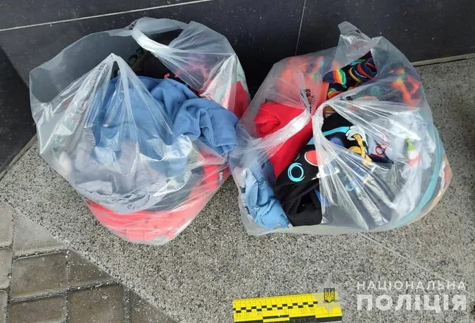 Ховали в одязі: волинські поліцейські викрили масштабну схему торгівлі метадоном (фото, відео)