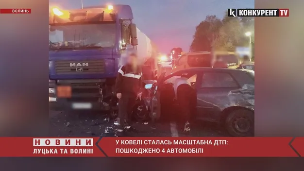 У Ковелі водій Audi в'їхав у два автомобілі і вантажівку (фото, відео)