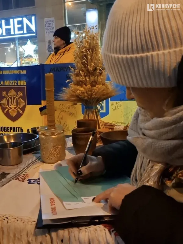 Накрили стіл полоненим: Луцьк долучився до акції «Чекаю тебе додому на Різдво» (фото, відео)