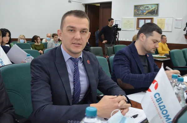 У Луцьку незаконно проводять ремонтні роботи під вікнами багатоповерхівки