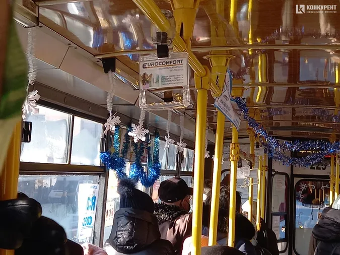 У Луцьку святково декорували тролейбуси (фото)