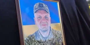 Не встиг провести доньку до весільного вівтаря: у Ковелі попрощалися з Героєм Ігорем Хомичем (фото)
