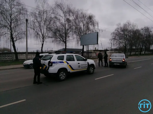Небезпечний маневр: на Конякіна в Луцьку Renault в'їхав у Dacia (фото)