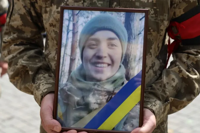 Луцьк навколішки прощався з трьома загиблими захисниками Русланом Новосадом, Владиславом Павлюком та Анатолієм Дячуком