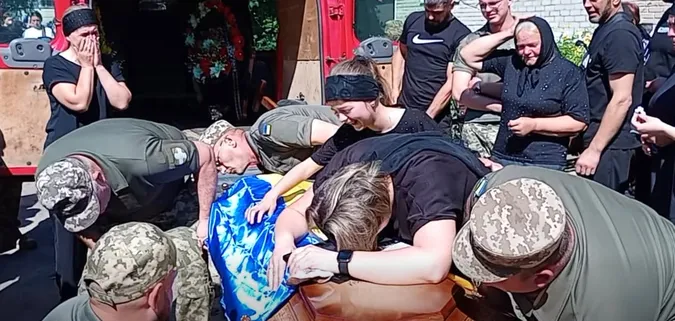 Понад два роки вважався зниклим безвісти: на Волині попрощалися з Героєм Володимиром Величком (фото)
