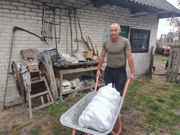 Підводою по селу збирають картоплю: як Колківська громада підтримує лікарню (фото)