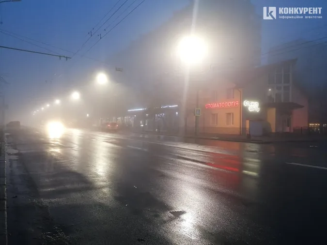 Напередодні Нового року Луцьк огорнув туман (фото)