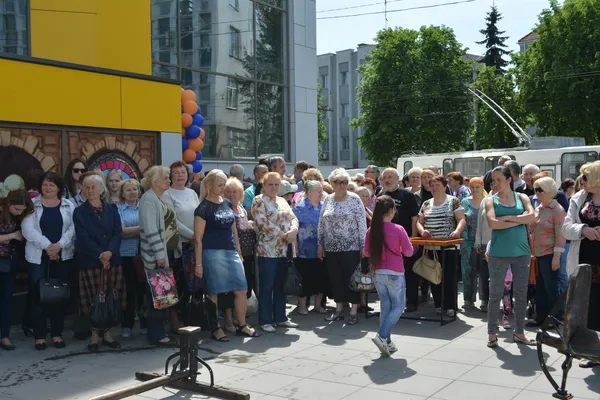 Середньовічний дух, блазні та площадний фарс: у луцькому «Промені» яскраво відкрили супермаркет (фоторепортаж)