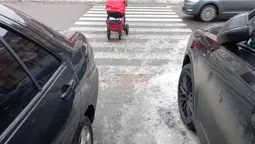 Паркохам залишив авто на переході у центрі Луцька (фото)