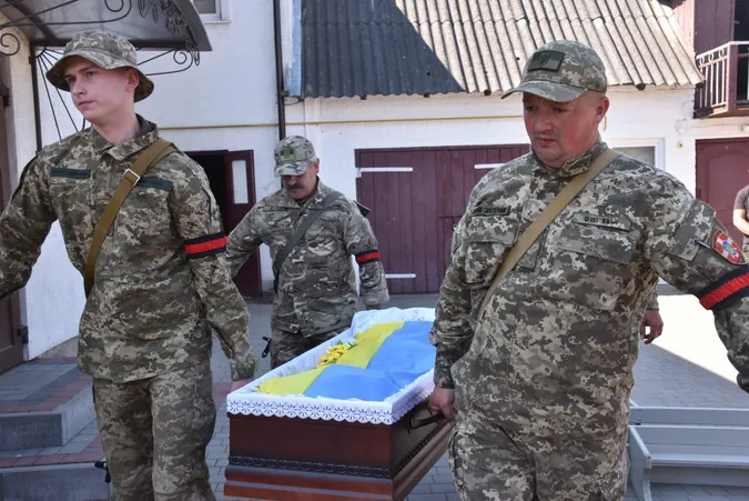 У Луцькому районі провели в останню путь Героя Павла Косячнікова (фото)