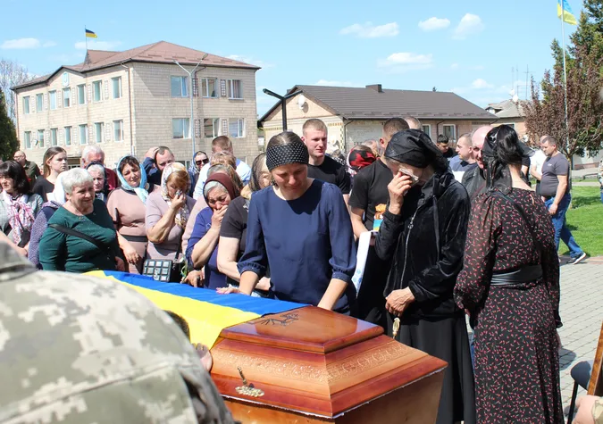 У Луцькому районі попрощалися із загиблим солдатом Василем Харчуком (фото)