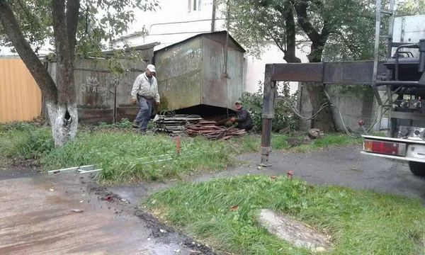 Муніципали переконали лучан знести захаращені гаражі (фото)
