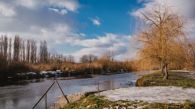Відлига у Старому місті: луцький фотограф поділився атмосферними знімками