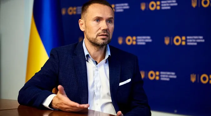 Біженцями стали 22 тисячі українських вчителів, – Шкарлет