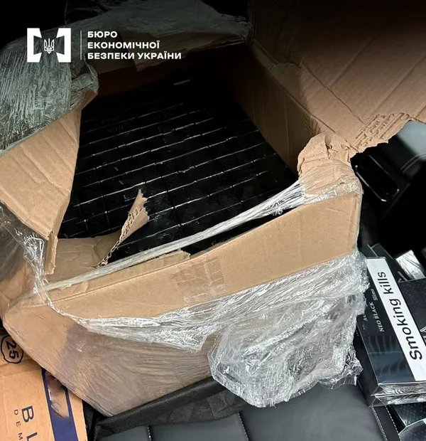 У волинянина знайшли близько 3 тисяч пачок «лівих» сигарет (фото)