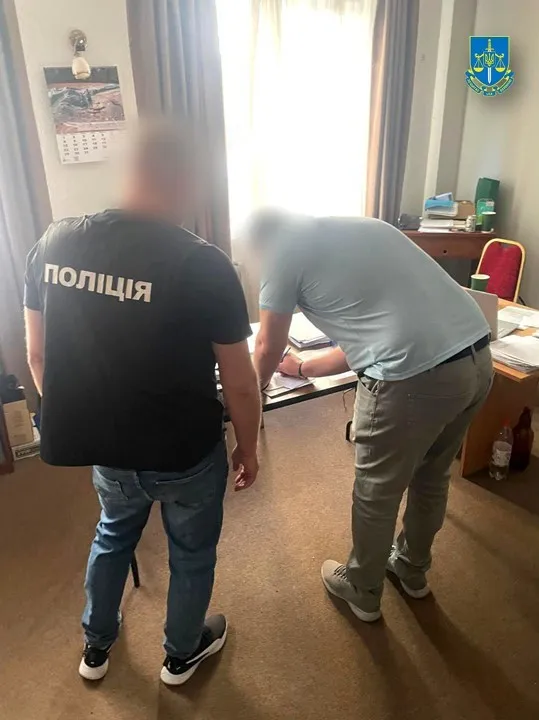 Збитки на майже 2 млн: на Прикарпатті затримали полковника-керівника КЕЧ