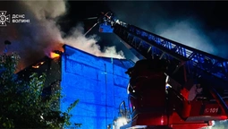 У Луцьку вночі горіло підприємство (фото)