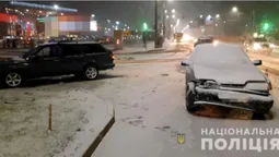 Водія госпіталізували: подробиці аварії на заправці біля «Там Таму» (фото)