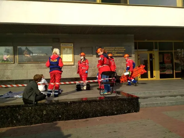 У центрі Луцька безкоштовно оглядають груди (фото)