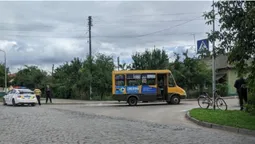 У Володимирі-Волинському маршрутка збила на переході велосипедиста (фото)